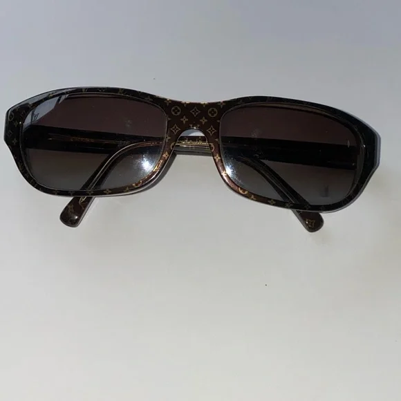 Louis Vuitton Sunglasses - Picture 3 of 7